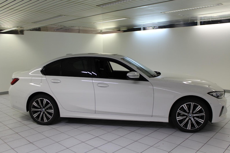 Vehicle image BMW 3 SERIES