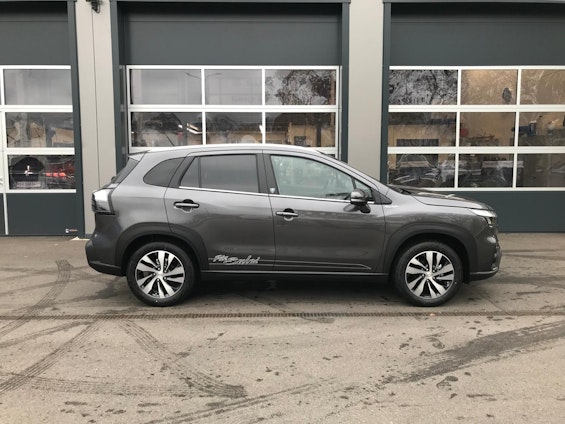 Vehicle image 14