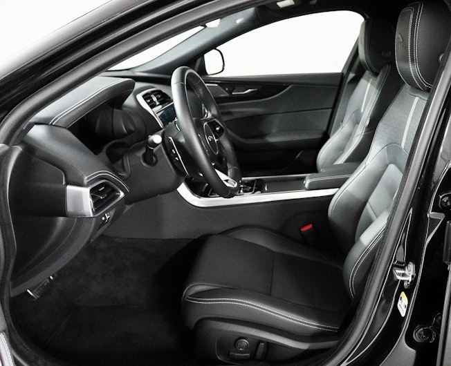 Vehicle image JAGUAR XE