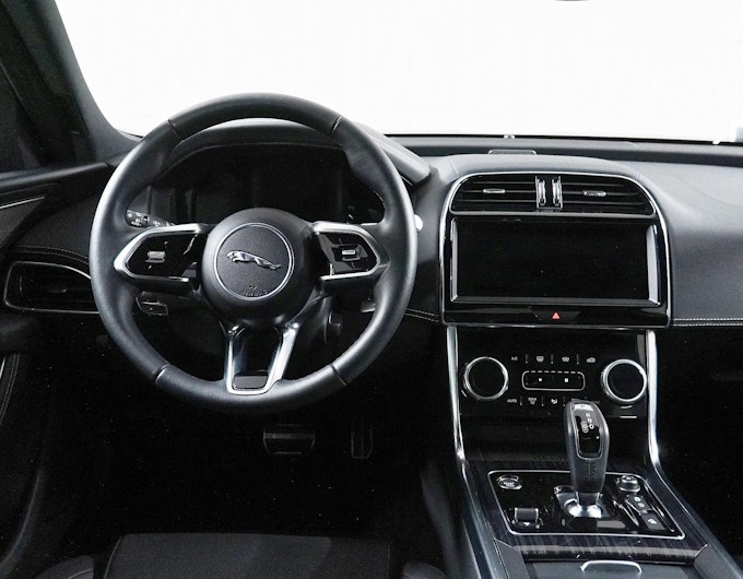 Vehicle image JAGUAR XE