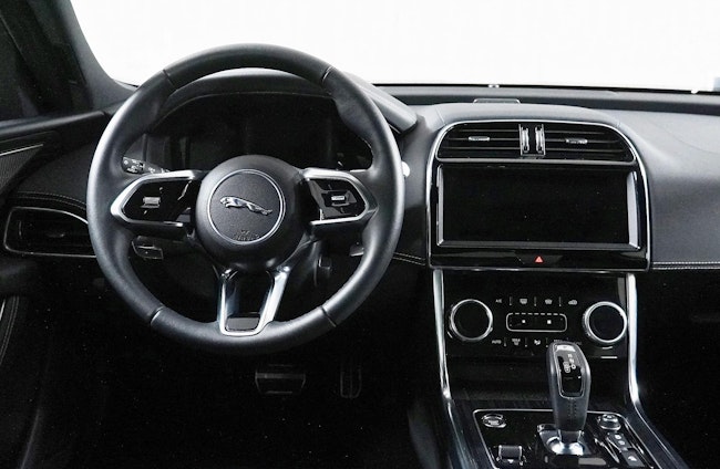 Vehicle image 4 Vehicle image 4