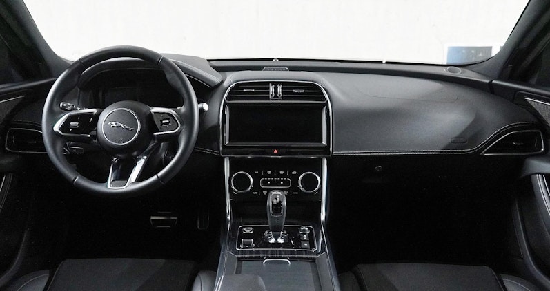 Vehicle image JAGUAR XE