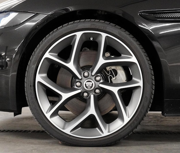 Vehicle image JAGUAR XE