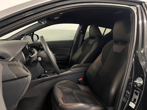 TOYOTA C-HR 2.0 VVTi HSD Move 2