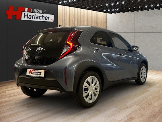 Vehicle image 4 Vehicle image 4