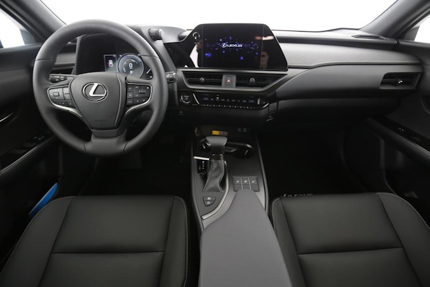 Vehicle image 6
