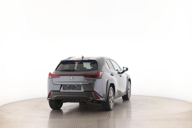 Vehicle image 15