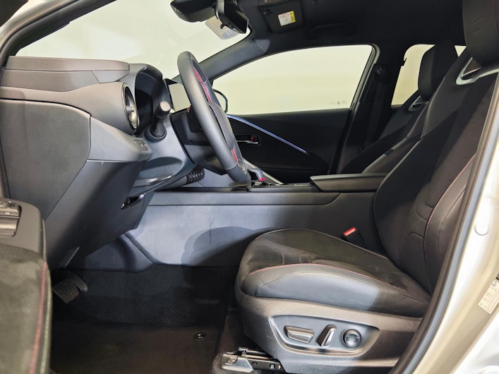 Vehicle image TOYOTA C-HR