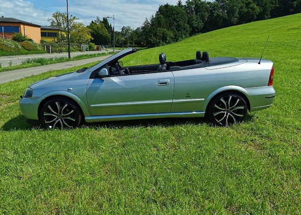 Vehicle image 4 Vehicle image 4