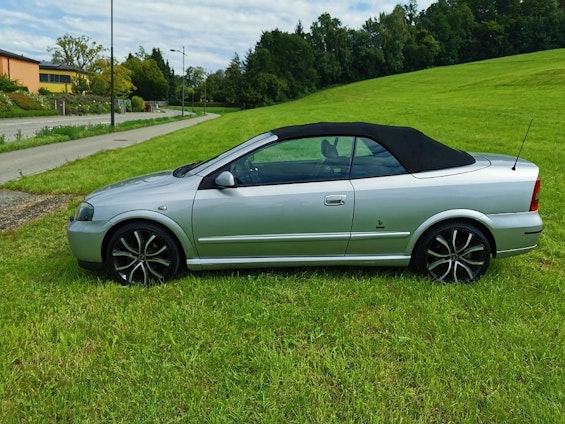 Vehicle image 5 Vehicle image 5