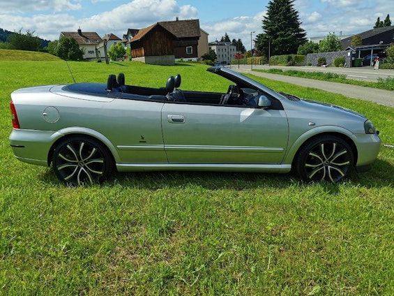 Vehicle image 10 Vehicle image 10