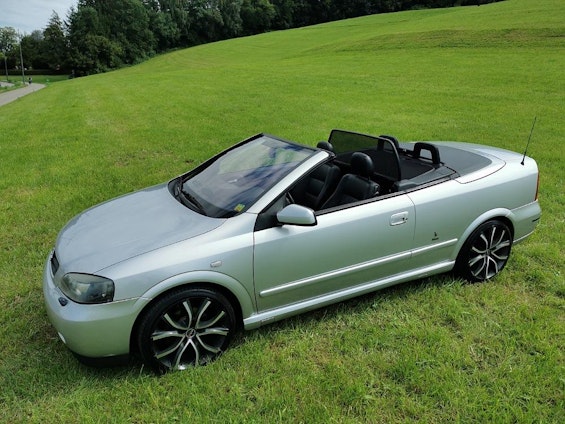 First vehicle image First vehicle image