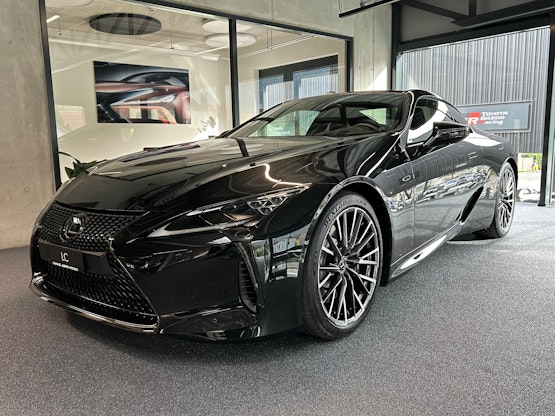 First vehicle image