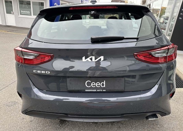 Vehicle image 4 Vehicle image 4