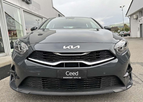 First vehicle image First vehicle image