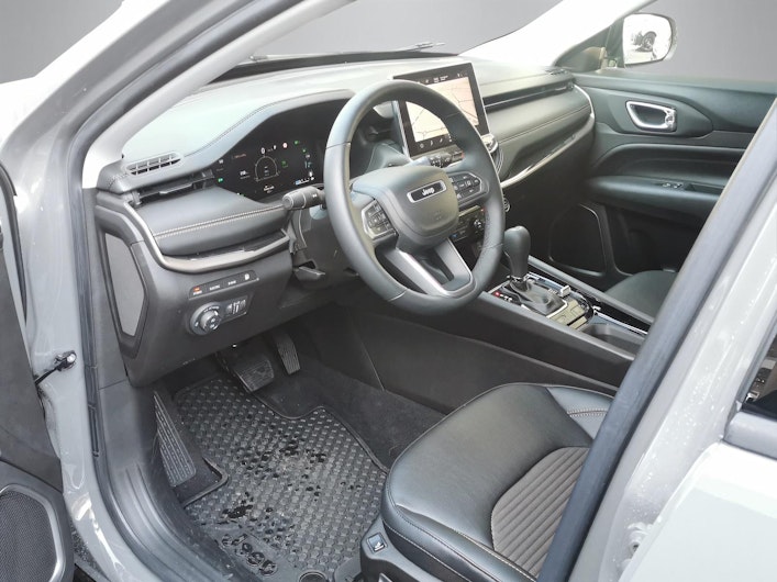 Vehicle image JEEP COMPASS