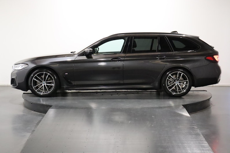 Vehicle image BMW 5 SERIES