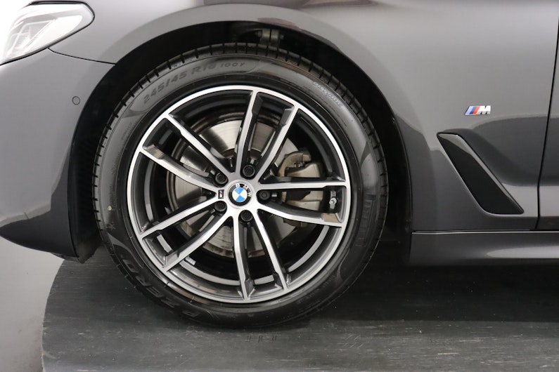 Vehicle image BMW 5 SERIES