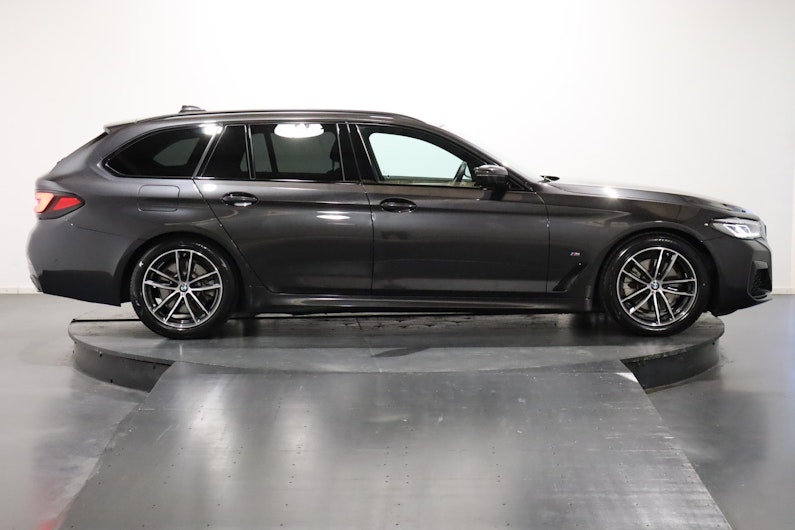 Vehicle image BMW 5 SERIES