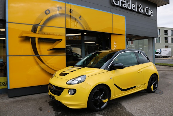 First vehicle image