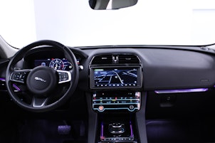 Vehicle image JAGUAR F-Pace 2.0 D 240 Prestige AWD