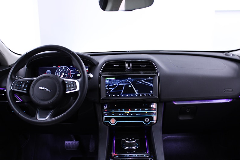 Vehicle image JAGUAR F-PACE