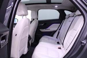 Vehicle image JAGUAR F-Pace 2.0 D 240 Prestige AWD