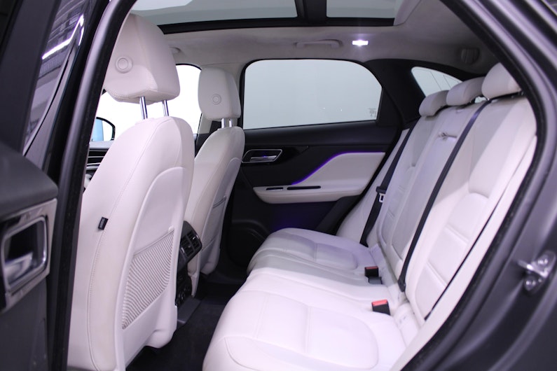 Vehicle image JAGUAR F-PACE