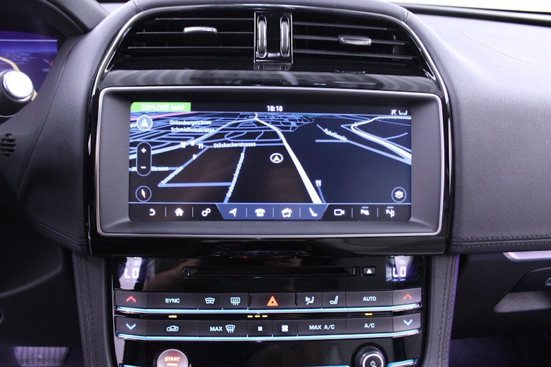 Vehicle image JAGUAR F-PACE