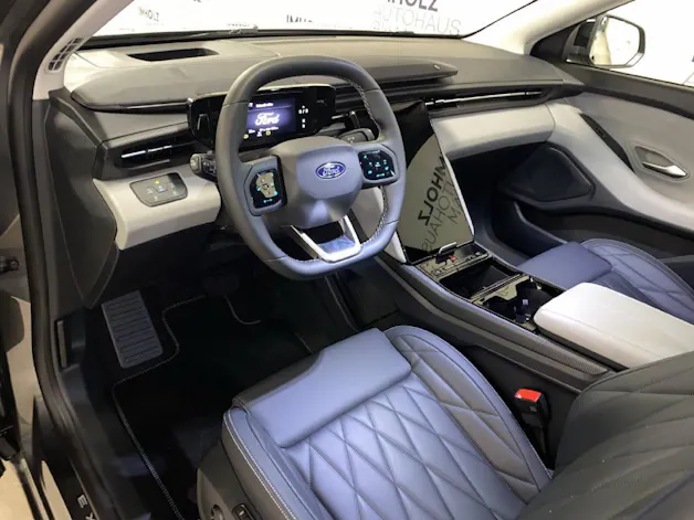Ford Explorer Extended Range Premium RWD