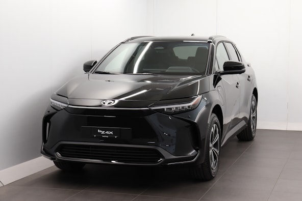 First vehicle image