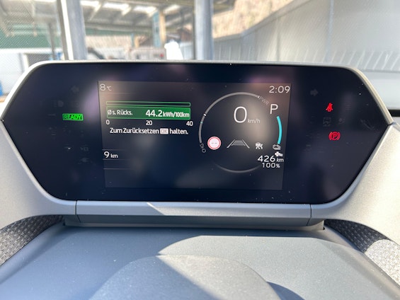 Vehicle image 14