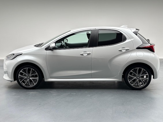 Vehicle image 3