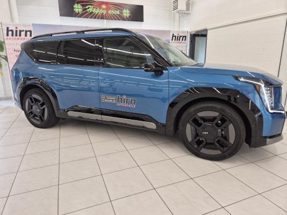 First vehicle image First vehicle image