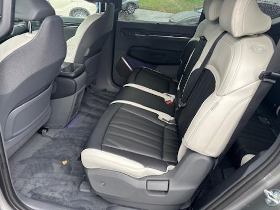 Vehicle image 6 Vehicle image 6