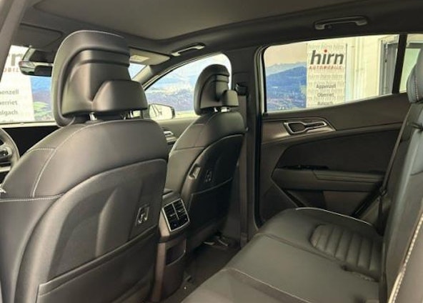 Vehicle image 4 Vehicle image 4