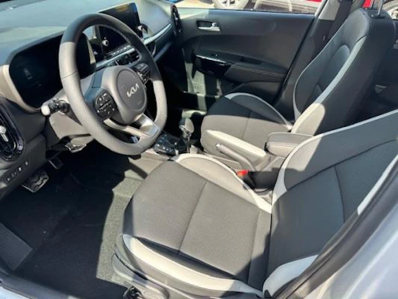 Vehicle image 4 Vehicle image 4