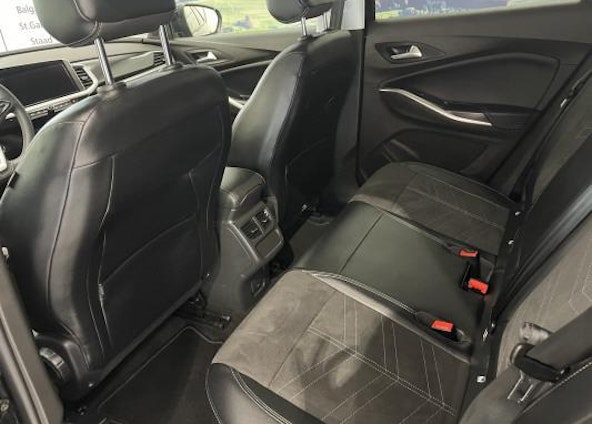 Vehicle image 4 Vehicle image 4