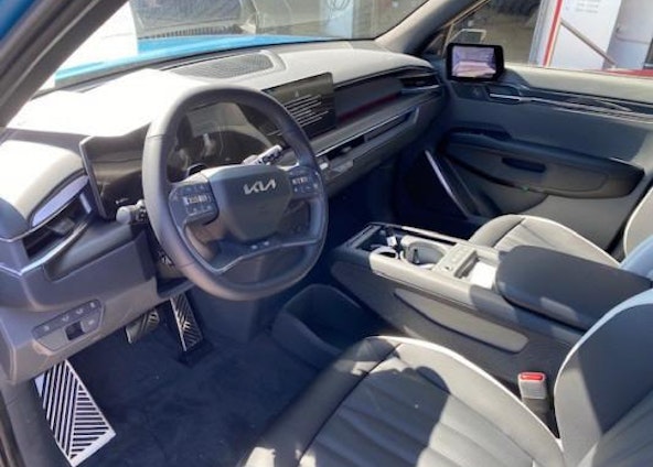 Vehicle image 3 Vehicle image 3