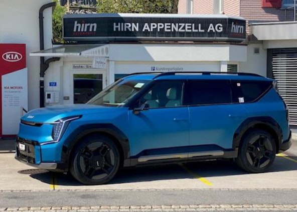 First vehicle image First vehicle image