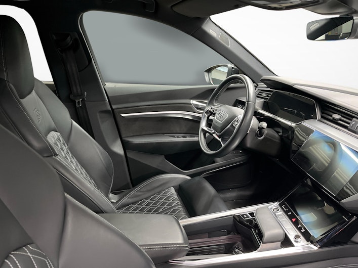 Vehicle image AUDI e-tron
