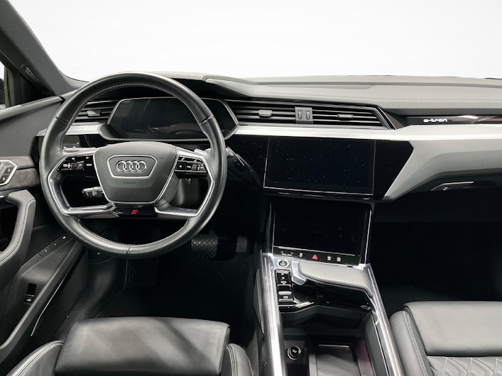Vehicle image AUDI e-tron