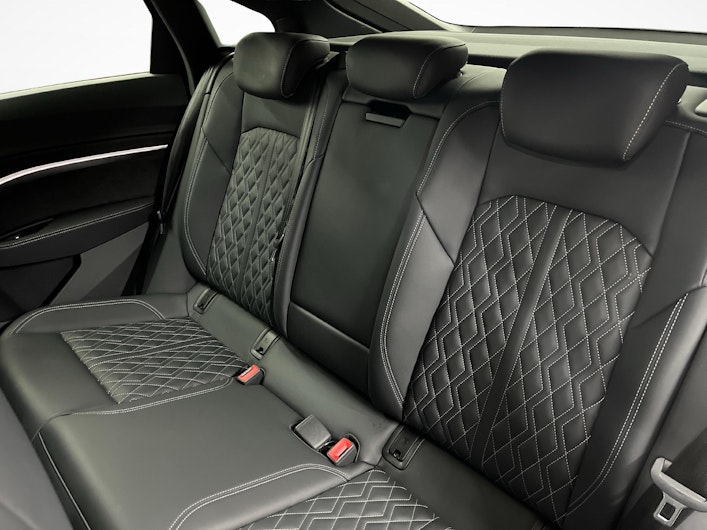 Vehicle image AUDI e-tron