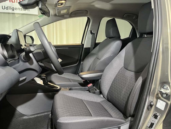 Vehicle image 6 Vehicle image 6