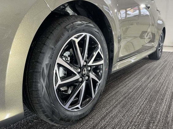 Vehicle image 4 Vehicle image 4