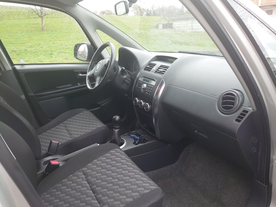 Vehicle image 6