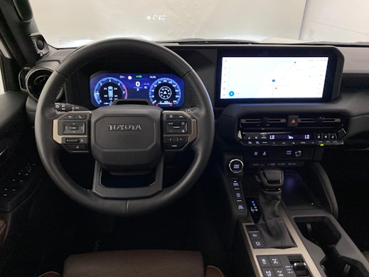 TOYOTA Land Cruiser 2.8 D Invincible 2