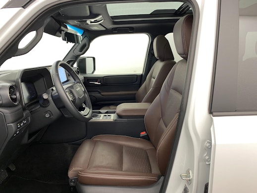 TOYOTA Land Cruiser 2.8 D Invincible 1