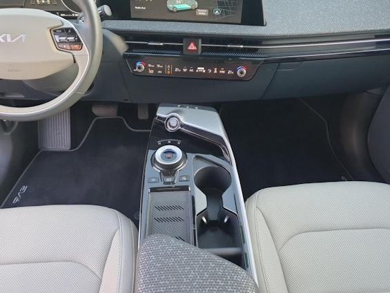 Vehicle image 14 Vehicle image 14