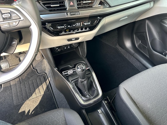 Vehicle image 15